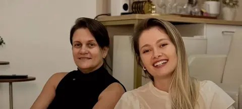 A paciente Jeovana com a Luciana